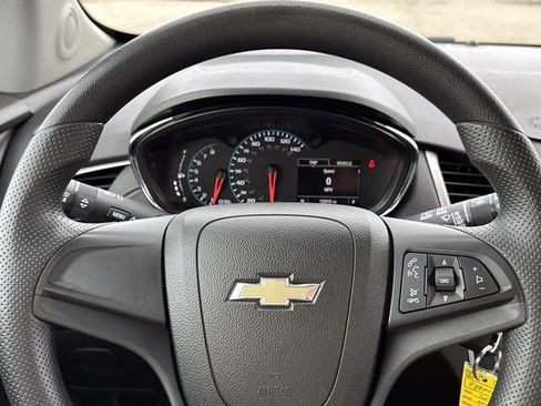 Used 2017 Chevrolet Trax LS FWD image 18