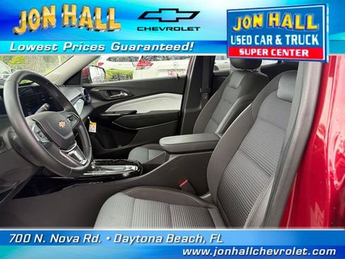 Used 2025 Chevrolet Trax LT w/ Driver Confidence Package FWD image 15