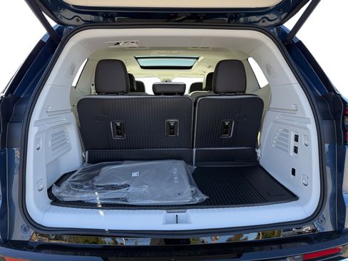 New 2026 GMC Acadia Denali w/ Super Cruise Package image 17