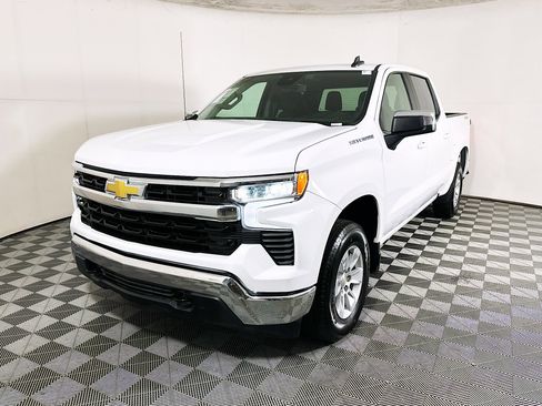 Used 2025 Chevrolet Silverado 1500 LT AWD/4WD image 7