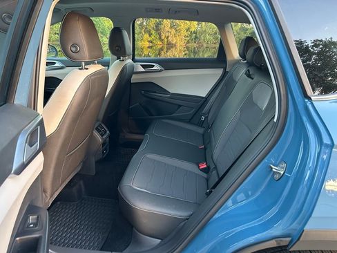 Used 2025 Volkswagen Taos SE image 13