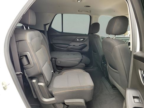 Used 2021 Chevrolet Traverse LT image 28