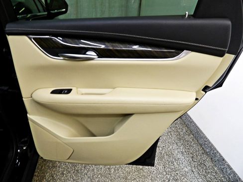 Used 2019 Cadillac XT5 FWD image 12