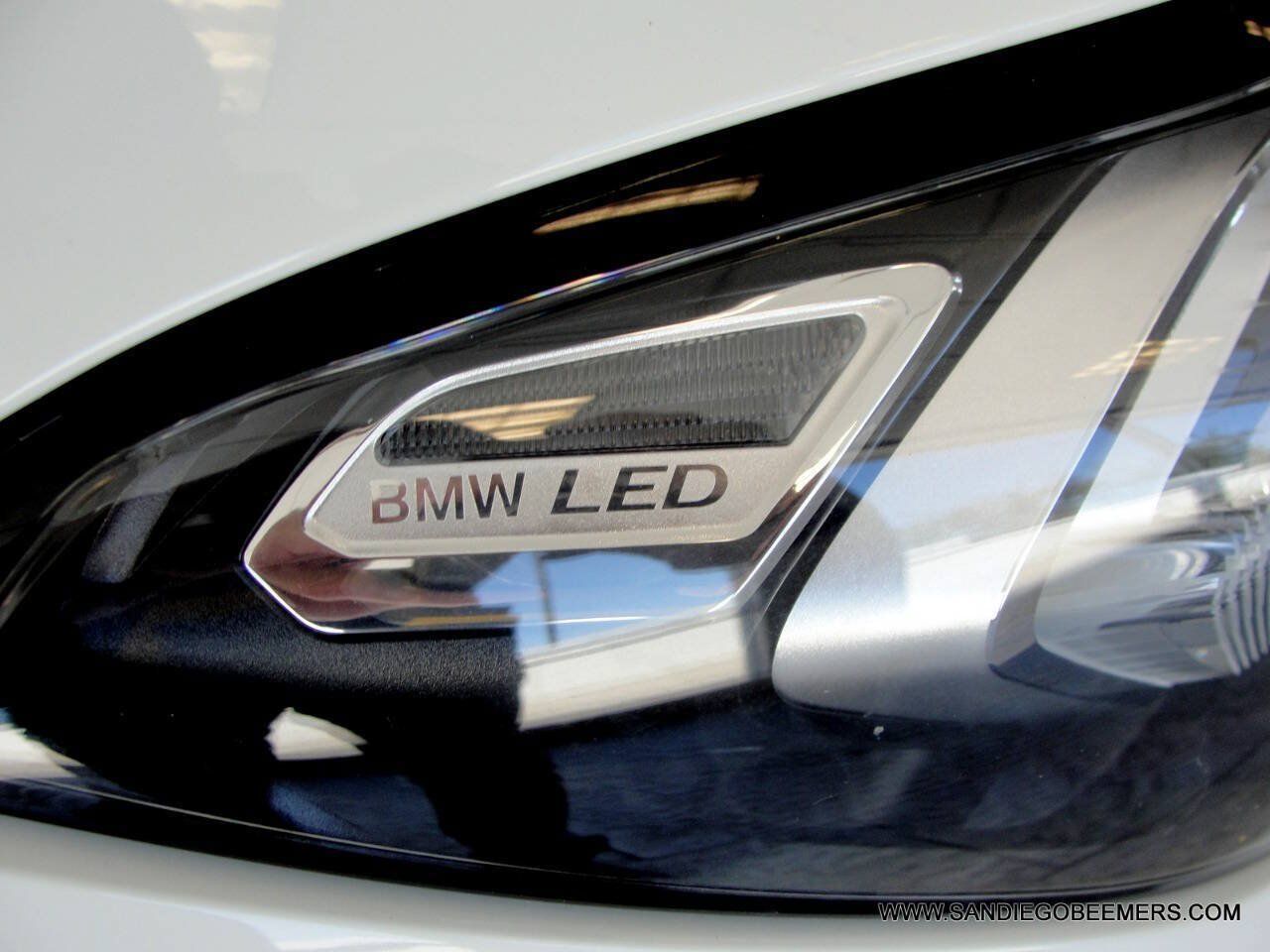 Used 2023 BMW 330i Sedan w/ M Sport Package RWD image 3