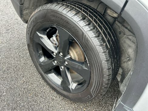 Used 2023 Jeep Grand Cherokee Limited w/ Black Appearance Package image 14