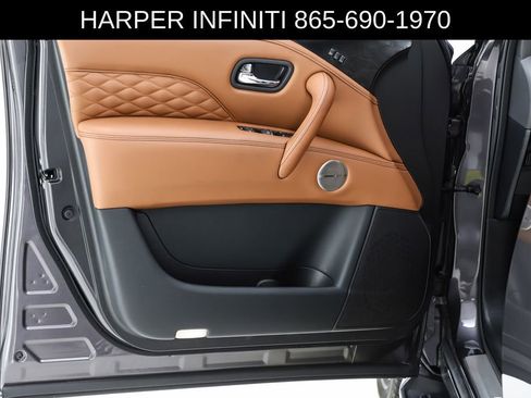 Used 2024 INFINITI QX80 Sensory image 19