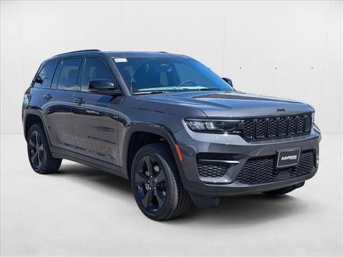 New 2025 Jeep Grand Cherokee Altitude image 6