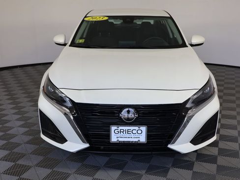 Used 2023 Nissan Altima 2.5 SV FWD image 3
