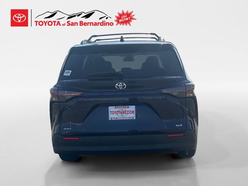 New 2026 Toyota Sienna XLE FWD image 4
