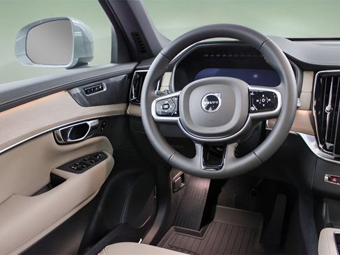 New 2026 Volvo XC90 B6 Plus w/ Protection Package Premier image 14