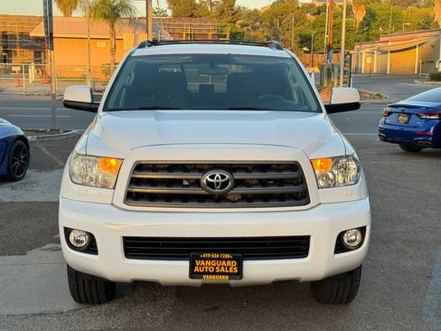 Used 2013 Toyota Sequoia SR5 w/ Sport Appearance Pkg AWD/4WD image 4