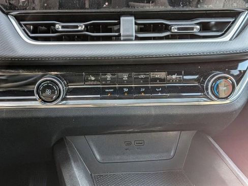 Used 2025 Chevrolet Equinox LT image 20