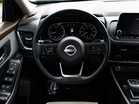 Used 2023 Nissan Rogue SV AWD/4WD image 11