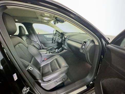 Used 2023 Volvo XC40 B5 Plus w/ Driver Assist Package image 32