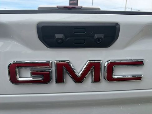 Used 2023 GMC Sierra 2500 AT4 w/ AT4 Preferred Package AWD/4WD image 17
