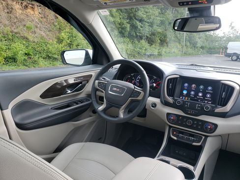 Used 2024 GMC Terrain Denali w/ Denali Premium Package AWD/4WD image 34