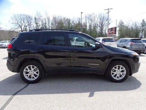 Used 2018 Jeep Cherokee Sport w/ Cold Weather Group AWD/4WD image 39