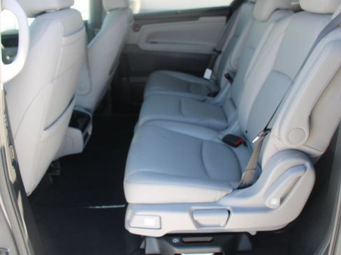 Used 2023 Honda Odyssey Touring image 13