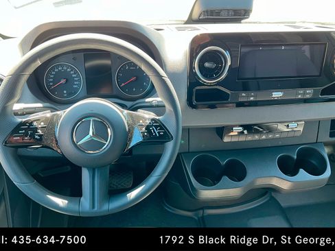 Used 2025 Mercedes-Benz Sprinter 2500 image 9