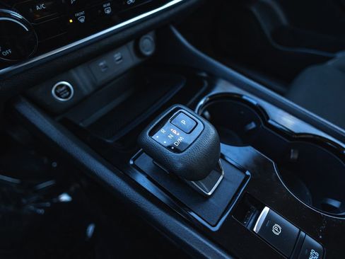 Used 2023 Nissan Rogue S image 19