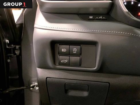 Used 2024 Toyota Highlander XLE image 33