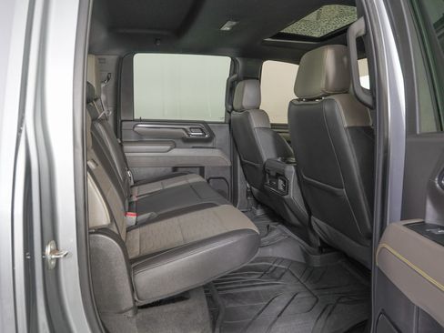 Used 2024 Chevrolet Silverado 2500 ZR2 w/ Technology Package image 11