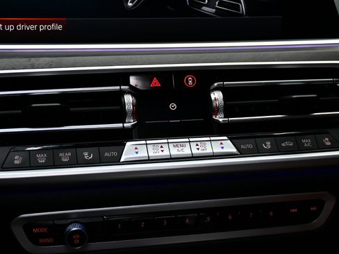 Used 2022 BMW X7 M50i w/ Executive Package image 31