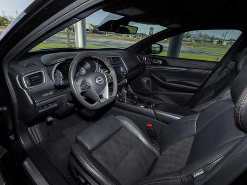 Used 2023 Nissan Maxima SR w/ Sport Mat Group image 12