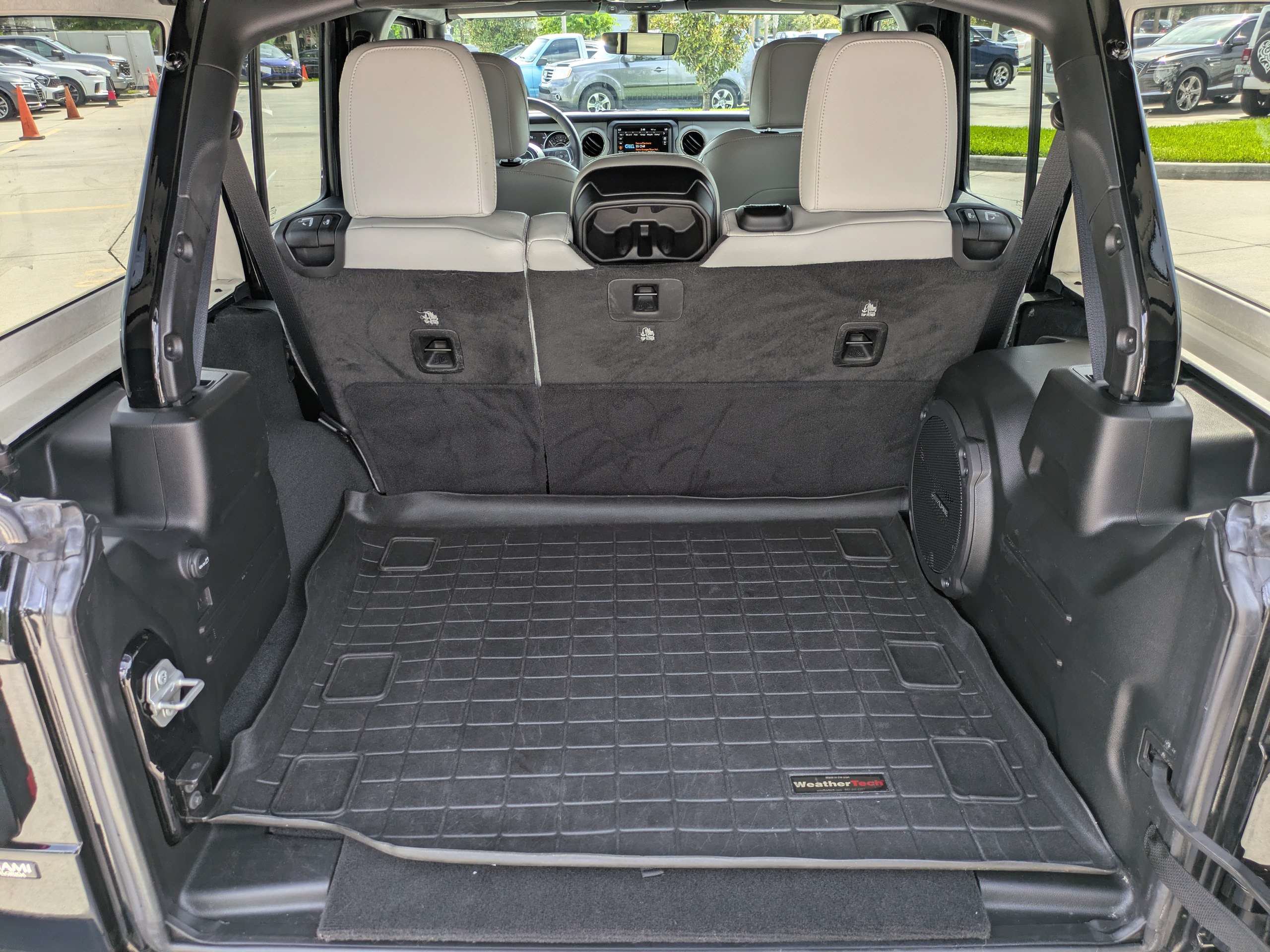 Used 2023 Jeep Wrangler Unlimited Sahara AWD/4WD image 11