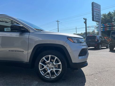 Used 2022 Jeep Compass Latitude image 5