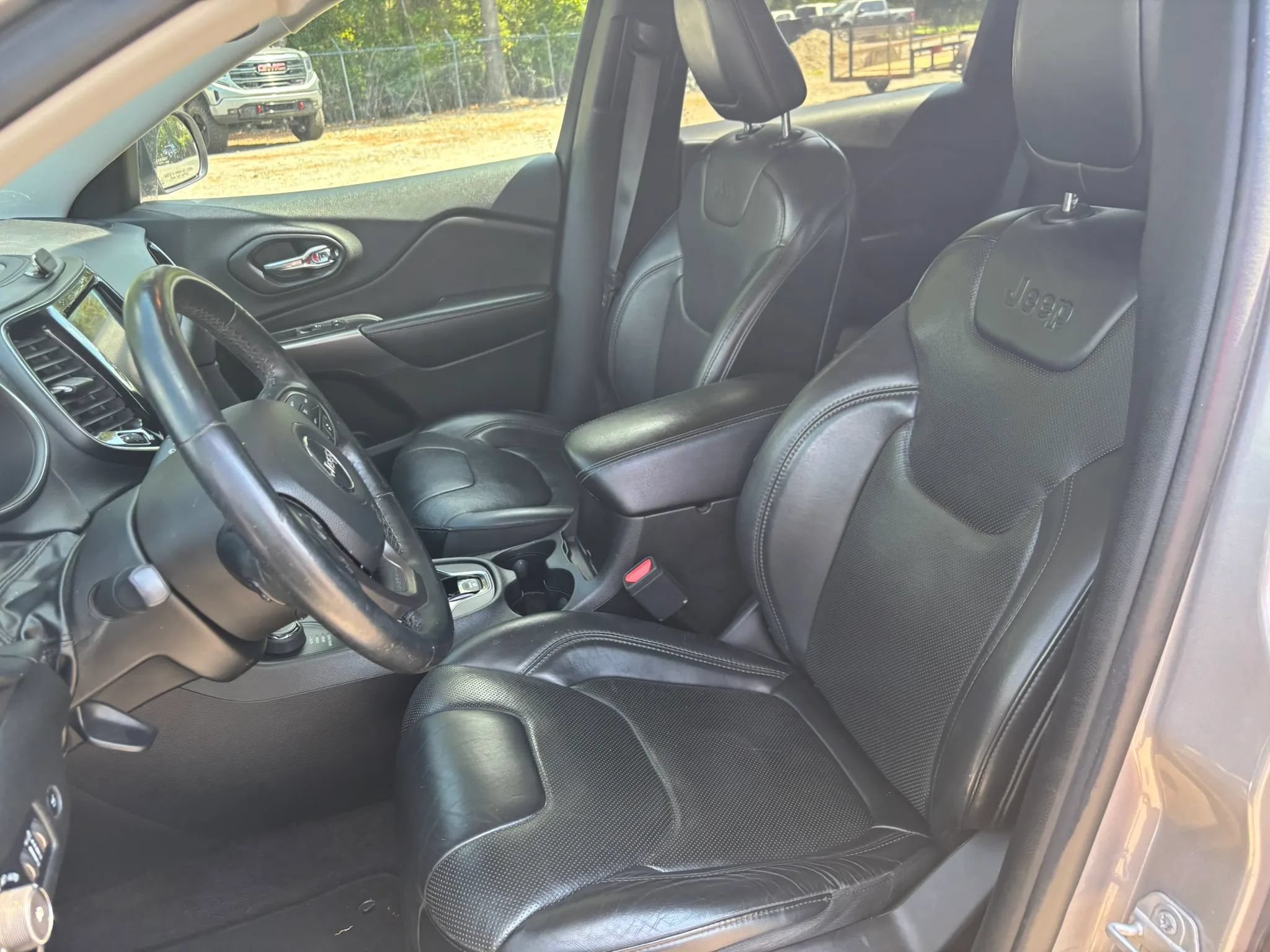 Used 2019 Jeep Cherokee Limited w/ Luxury Group AWD/4WD image 11