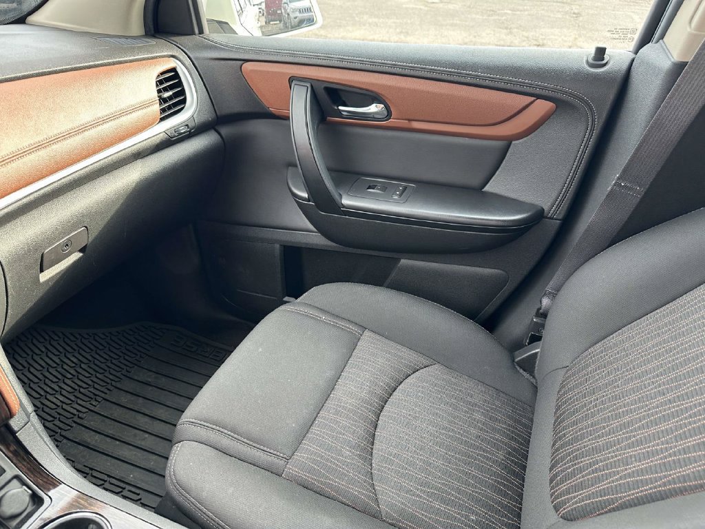 Used 2015 Chevrolet Traverse LT AWD/4WD image 31