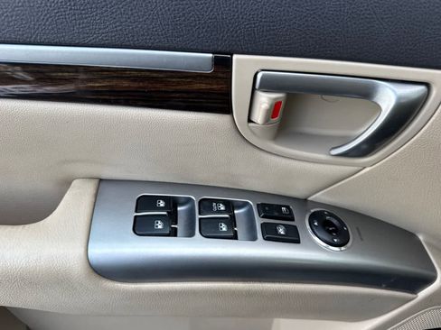 Used 2011 Hyundai Santa Fe Limited FWD image 12