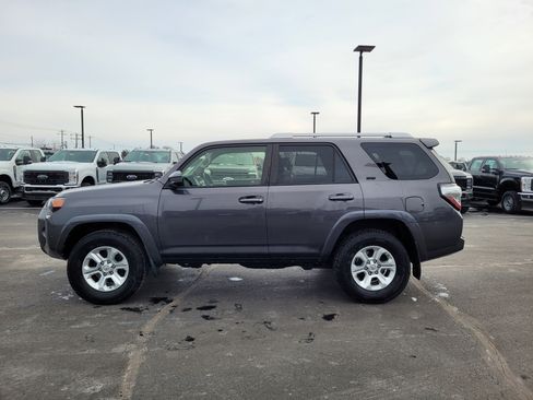 Used 2017 Toyota 4Runner SR5 image 7
