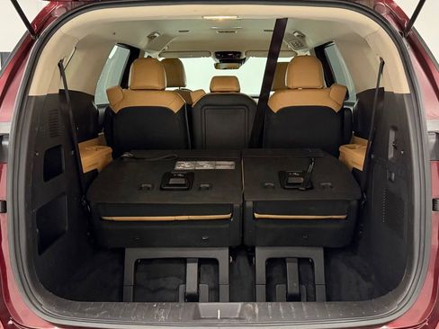 Used 2023 Kia Carnival LX FWD image 26