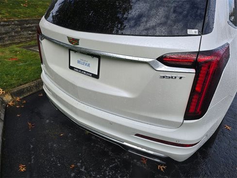 New 2025 Cadillac XT6 Luxury image 15