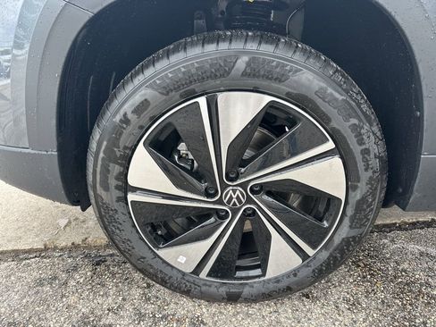 New 2026 Volkswagen Taos SE image 27