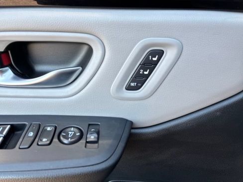 Used 2025 Honda Pilot Touring image 8