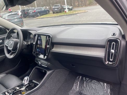 Used 2025 Volvo XC40 B5 Plus AWD/4WD image 13
