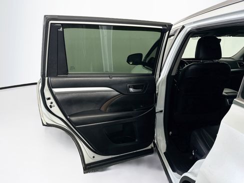 Used 2017 Toyota Highlander XLE FWD image 28