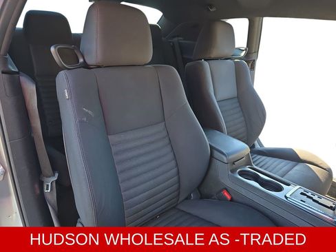 Used 2014 Dodge Challenger SXT image 10