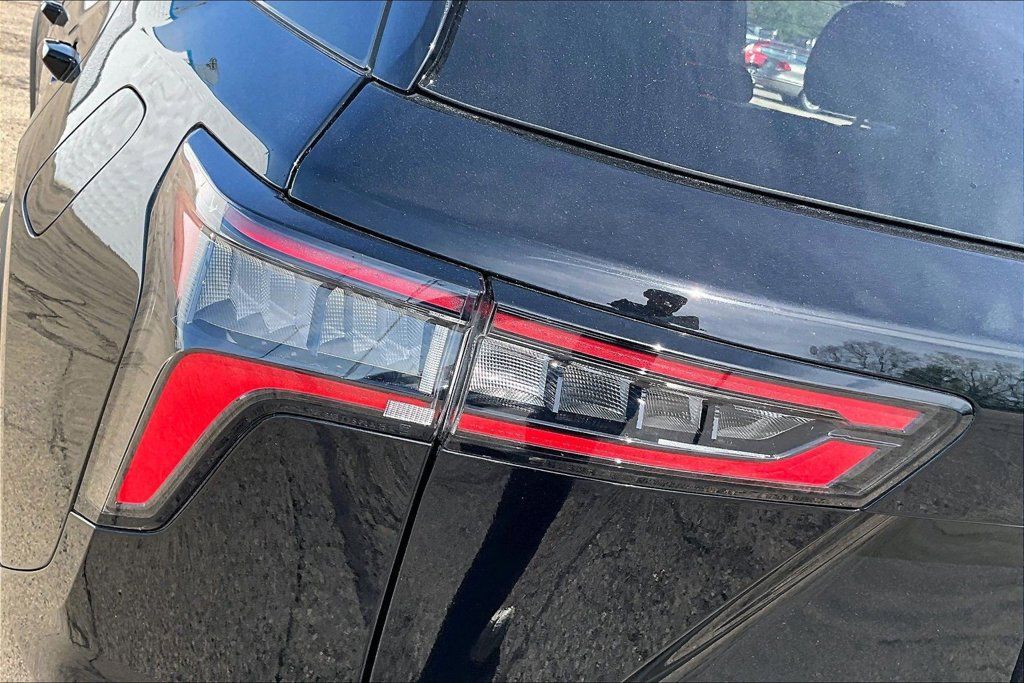 Used 2025 Chevrolet Equinox LT AWD/4WD image 26