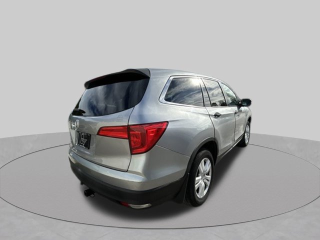 Used 2017 Honda Pilot LX image 3