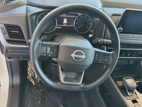 Used 2025 Nissan Rogue S AWD/4WD image 17