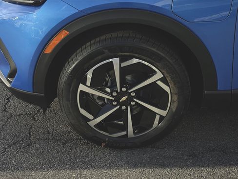 New 2026 Chevrolet Equinox EV LT image 12