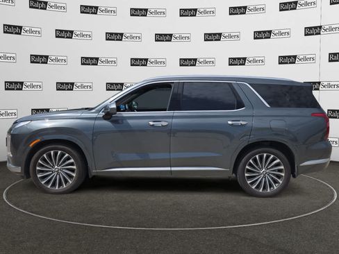 Used 2023 Hyundai Palisade Calligraphy w/ Winter Package FWD image 3