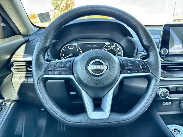 Used 2025 Nissan Altima 2.5 SV AWD/4WD image 14