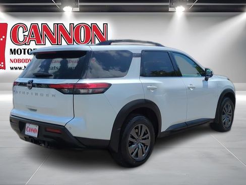 Used 2025 Nissan Pathfinder SV w/ SV Premium Package FWD image 5