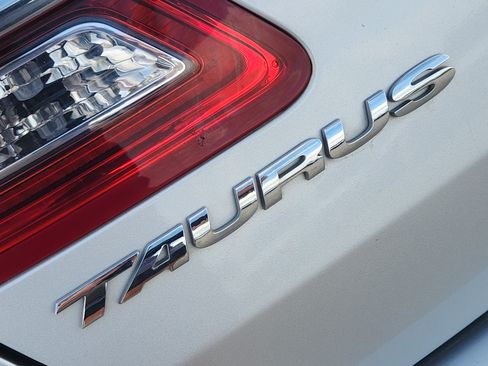 Used 2014 Ford Taurus SEL w/ Equipment Group 201A FWD image 12