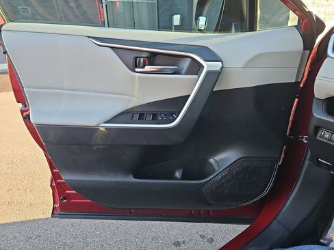 Used 2024 Toyota RAV4 XLE Premium image 32